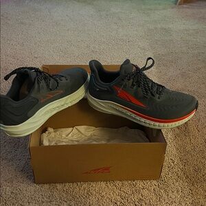 Altra M Torin 7 Men's Charcoal and Crimson Running Shoes